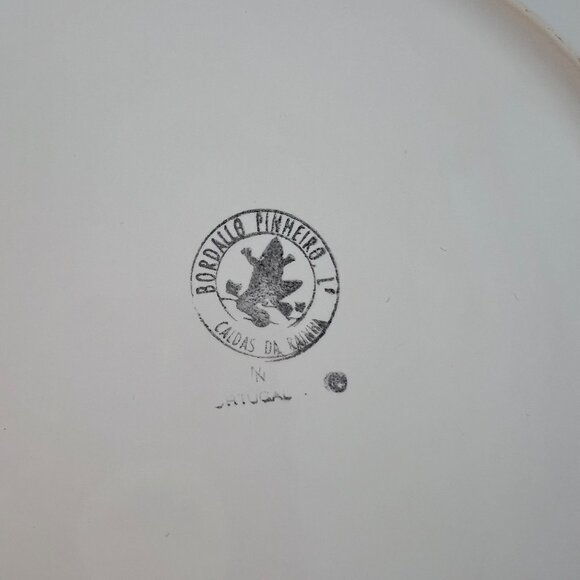 Bordallo Pinheiro Ingrid Cream Dinner Plates Lot of 2 Portugal - Picture 9 of 12